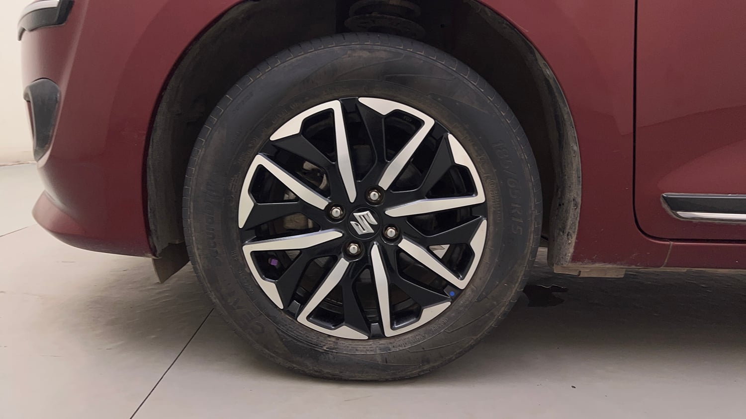 Used 2024 Maruti Suzuki Dzire ZXi Plus AMT Petrol Automatic tyres LEFT FRONT TYRE RIM VIEW
