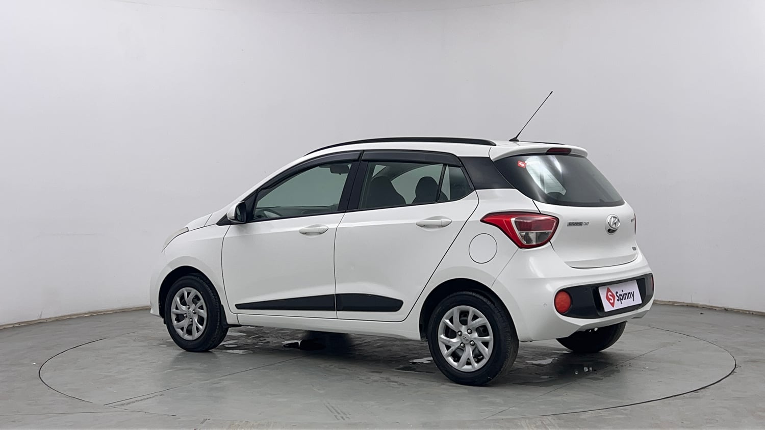 Used 2017 Hyundai Grand i10 Sportz (O) 1.2 Kappa VTVT Petrol Manual exterior LEFT REAR CORNER VIEW