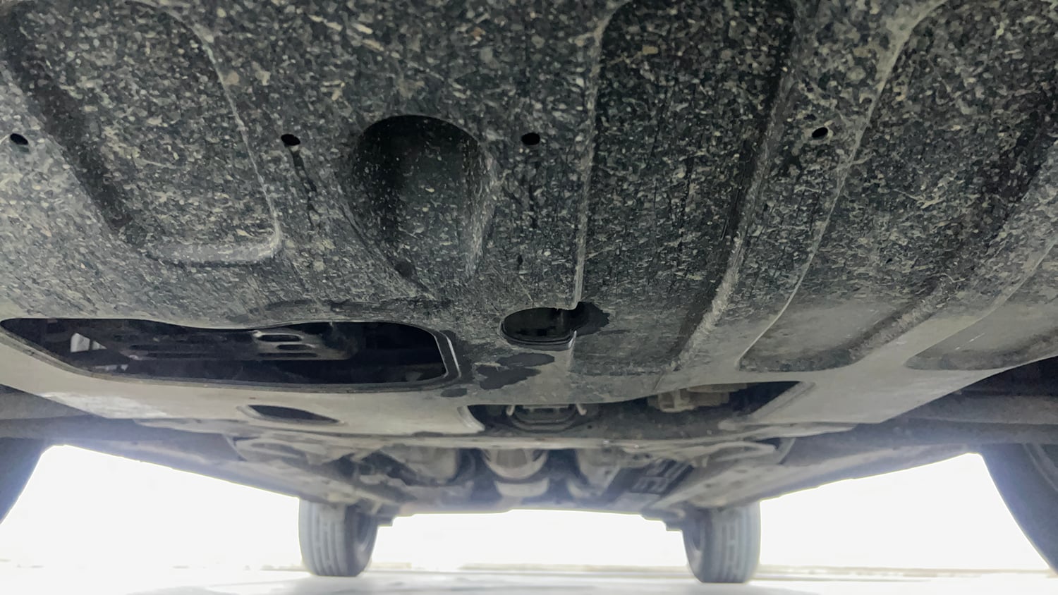 Used 2025 Hyundai Venue SX (O) 1.0 Turbo DCT Petrol Automatic extra FRONT LEFT UNDERBODY VIEW