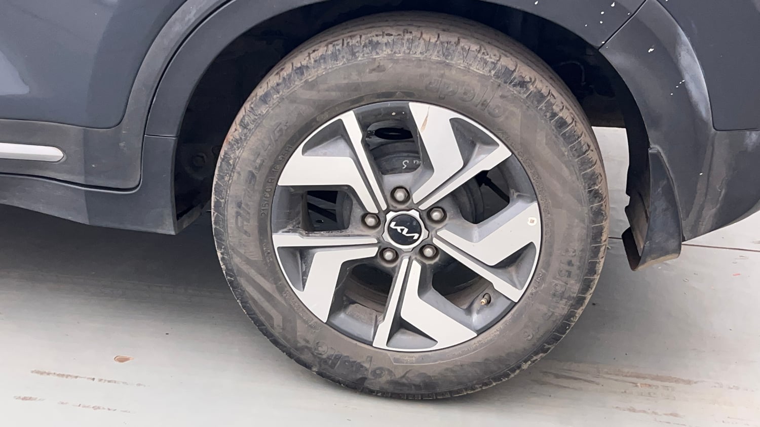 Used 2022 Kia Sonet HTX Plus 1.5 Diesel Manual tyres LEFT REAR TYRE RIM VIEW