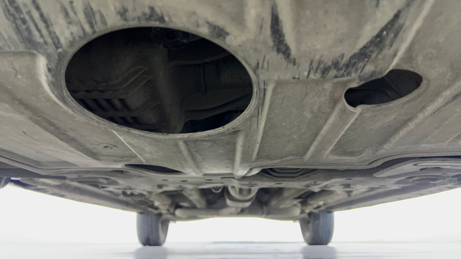 Used 2021 Hyundai Alcazar Platinum (O) 6 STR 2.0 Petrol AT Petrol Automatic extra FRONT LEFT UNDERBODY VIEW