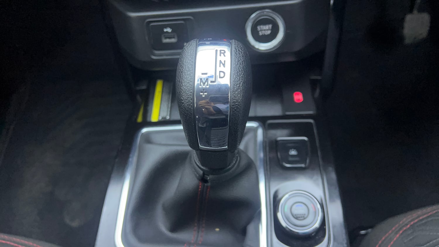 Used 2023 Renault Kiger RXZ AMT Petrol Automatic interior GEAR  KNOB VIEW