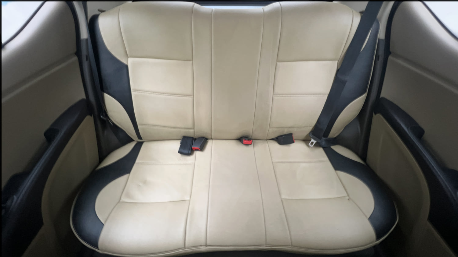 Used 2014 Hyundai i10 Sportz 1.1 iRDE2 Petrol Manual interior REAR SEAT CONDITION VIEW