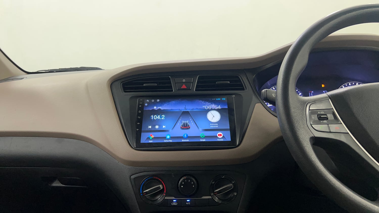 Used 2015 Hyundai Elite i20 Magna 1.2 Petrol Manual interior MUSIC SYSTEM & AC CONTROL VIEW