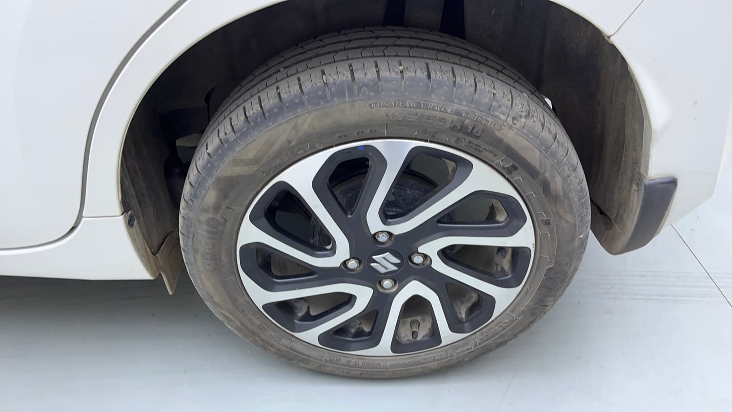 Used 2023 Maruti Suzuki Baleno Alpha AGS Petrol Automatic tyres LEFT REAR TYRE RIM VIEW
