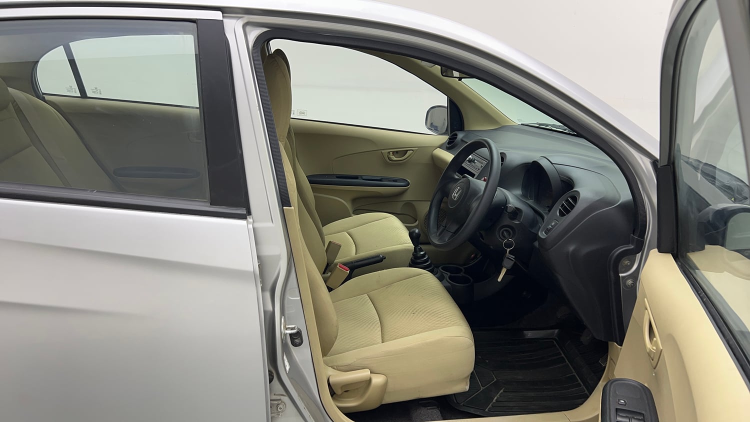 Used 2014 Honda Amaze 1.2 EX i-VTEC Petrol Manual interior RIGHT SIDE FRONT DOOR CABIN VIEW