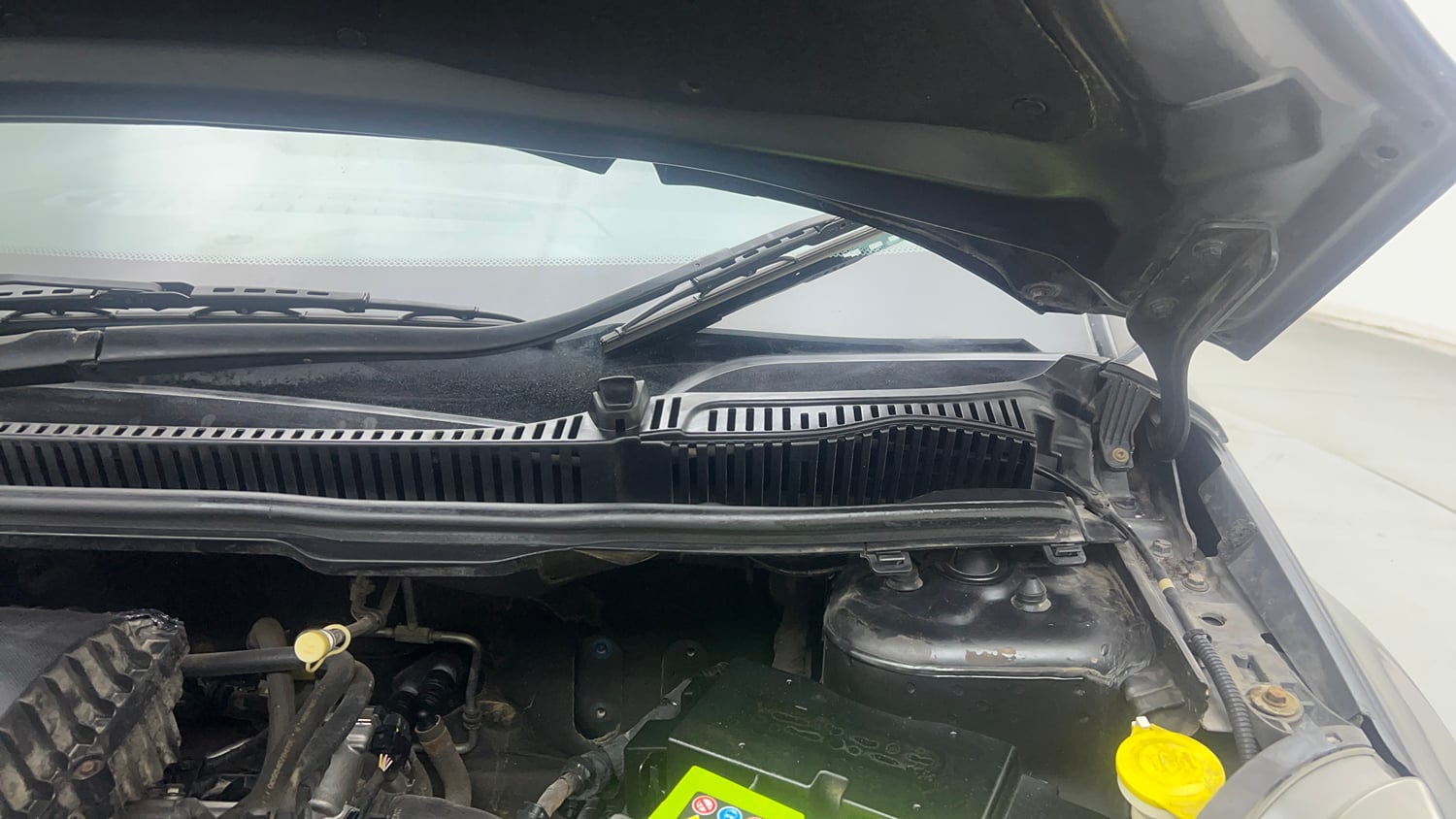 Used 2018 Tata Nexon XZA Plus Petrol Petrol Automatic engine ENGINE LEFT SIDE HINGE & APRON VIEW