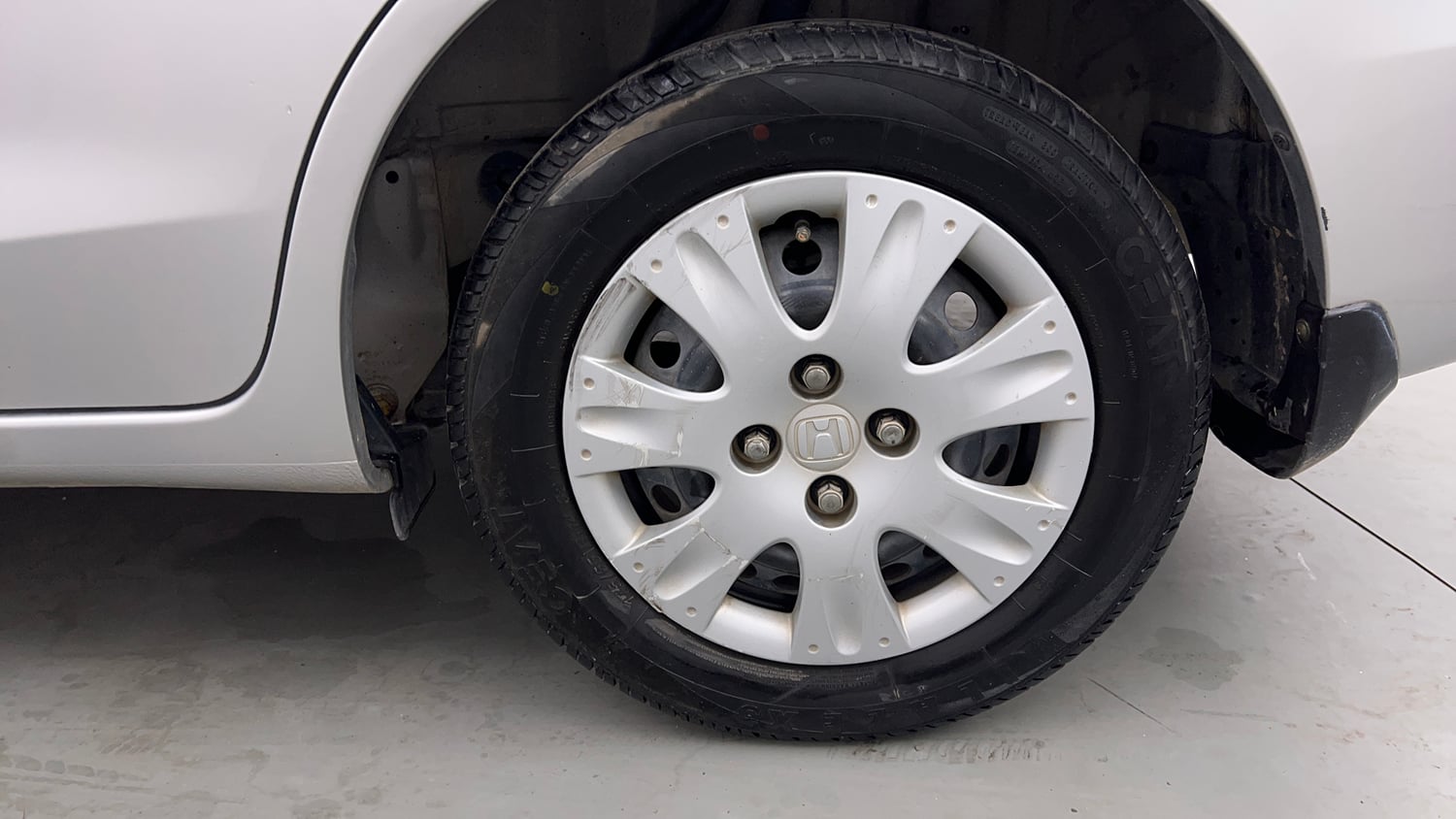 Used 2017 Honda Amaze 1.2 S i-VTEC Petrol Manual tyres LEFT REAR TYRE RIM VIEW