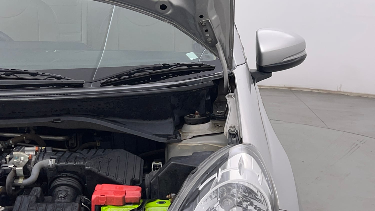 Used 2017 Honda Amaze 1.2 S i-VTEC Petrol Manual engine ENGINE LEFT SIDE HINGE & APRON VIEW