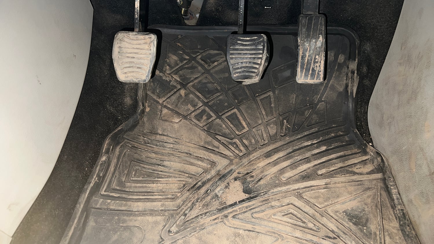 Used 2022 Mahindra XUV 300 W8 (O) 1.2 Petrol Petrol Manual interior PEDALS VIEW