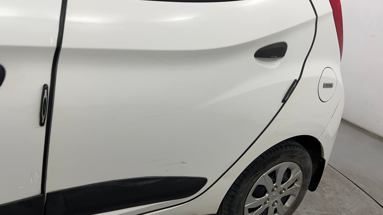 Used 2018 Hyundai Eon Magna + Petrol Manual dents MINOR SCRATCH