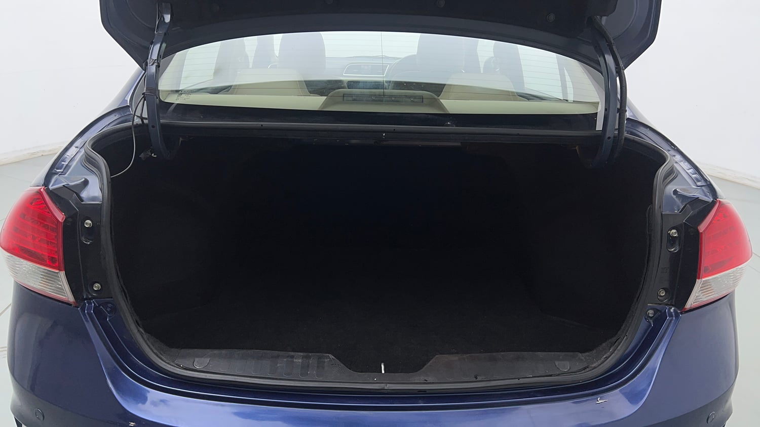 Used 2020 Maruti Suzuki Ciaz Delta Hybrid 1.5 Petrol Manual interior DICKY INSIDE VIEW