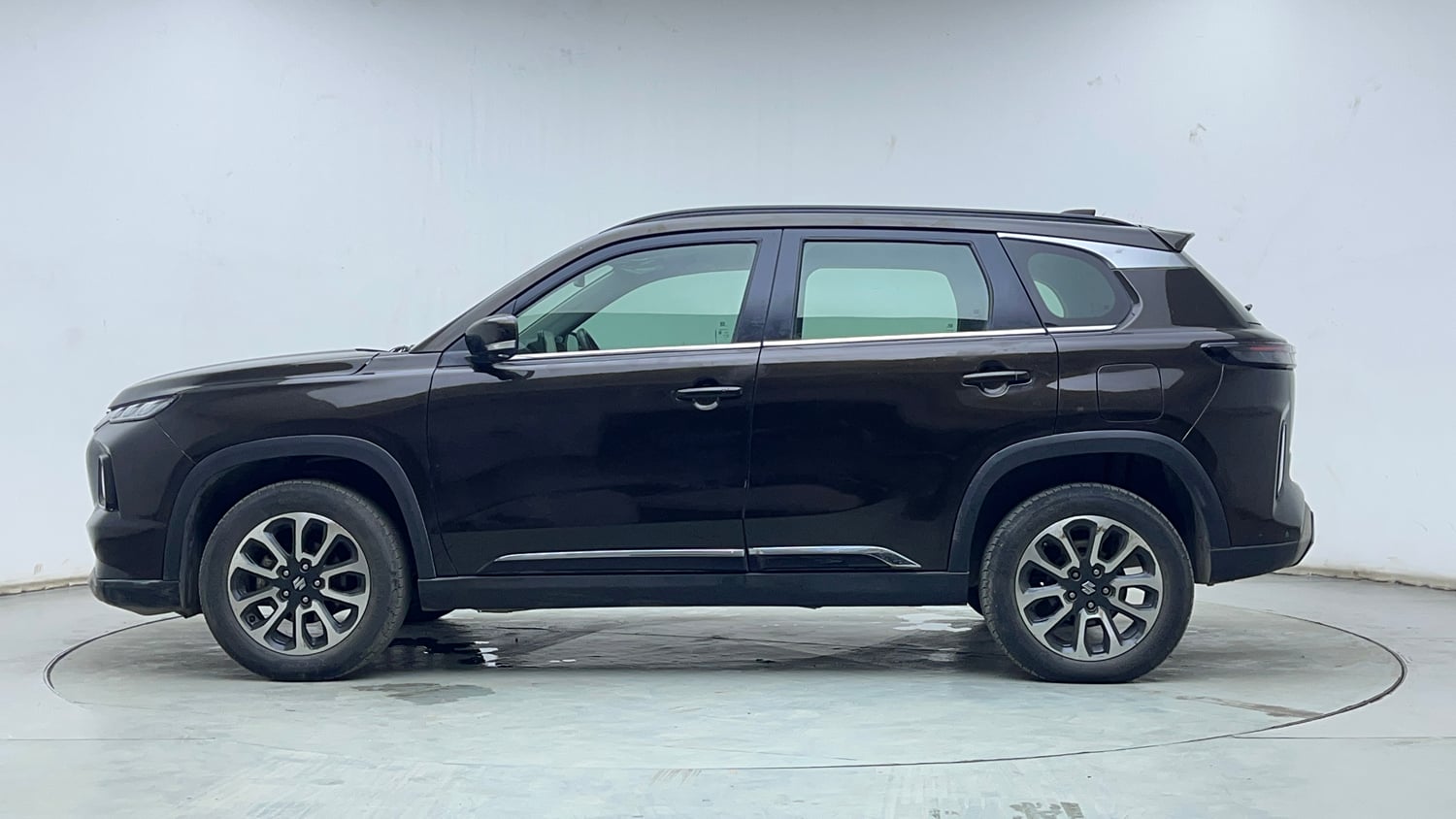 Used 2023 Maruti Suzuki Grand Vitara Alpha Smart Hybrid AT Petrol Automatic exterior LEFT SIDE VIEW