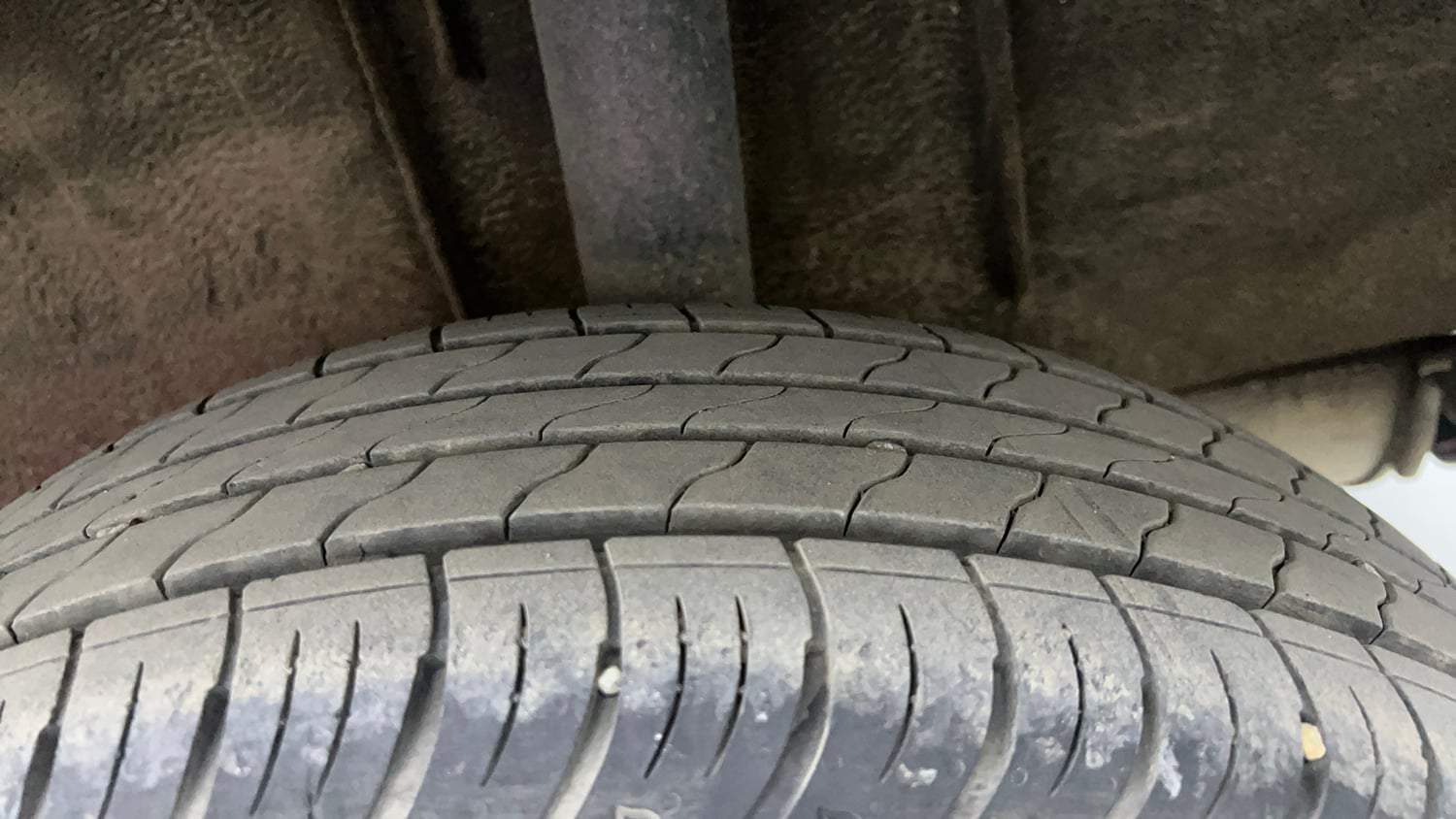 Used 2023 Renault Kiger RXZ AMT Petrol Automatic tyres LEFT REAR TYRE TREAD VIEW