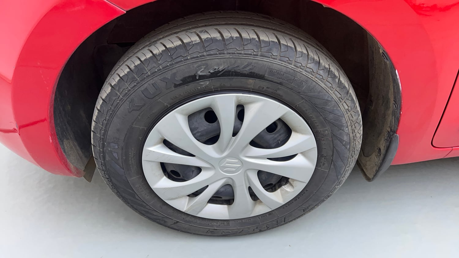 Used 2023 Maruti Suzuki Swift VXi Petrol Manual tyres LEFT FRONT TYRE RIM VIEW