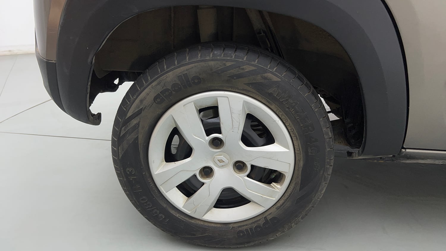 Used 2017 Renault Kwid 1.0 RXT Petrol Manual tyres RIGHT REAR TYRE RIM VIEW