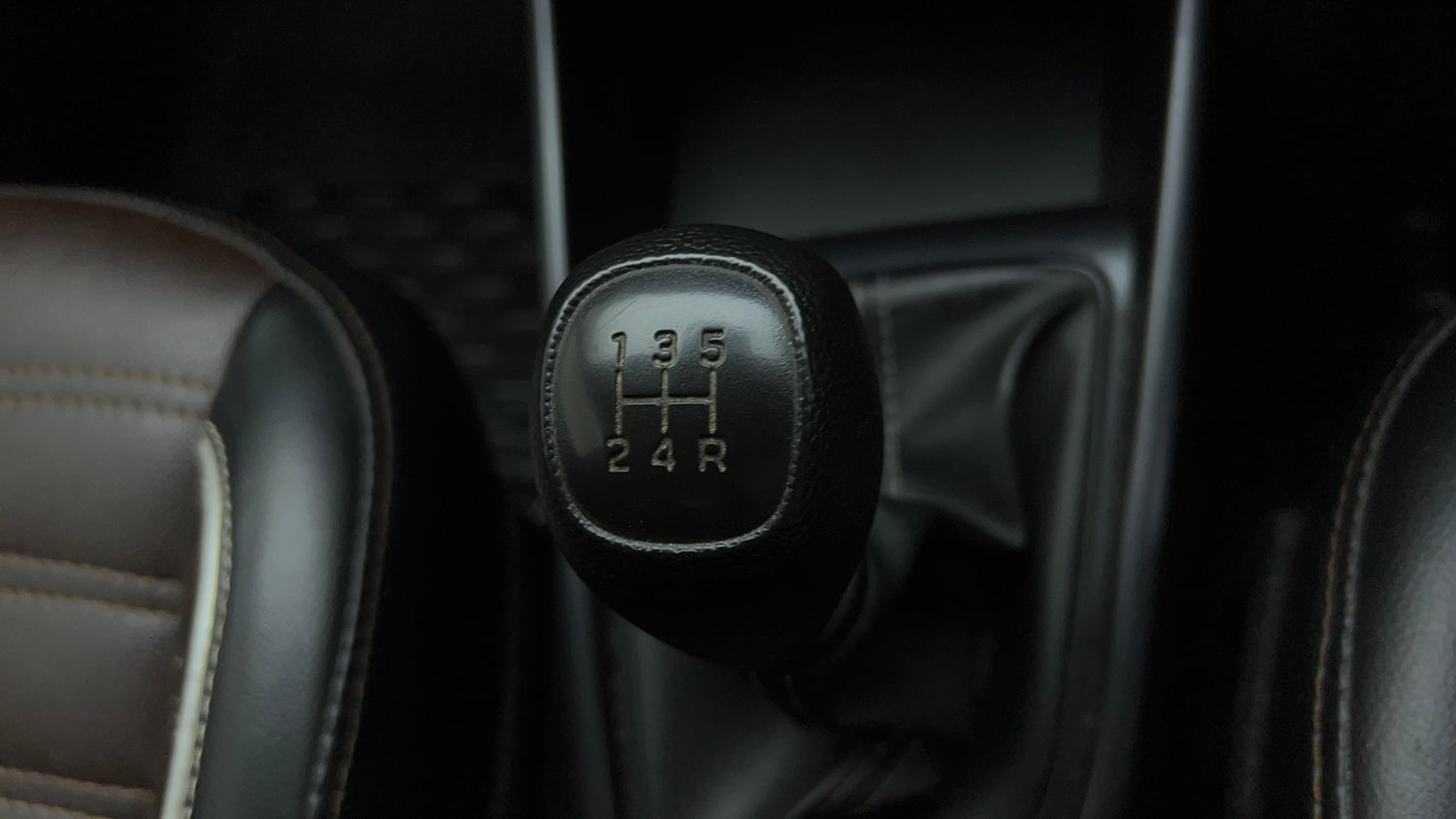 Used 2020 Hyundai i20 Sportz 1.2 MT Petrol Manual interior GEAR  KNOB VIEW