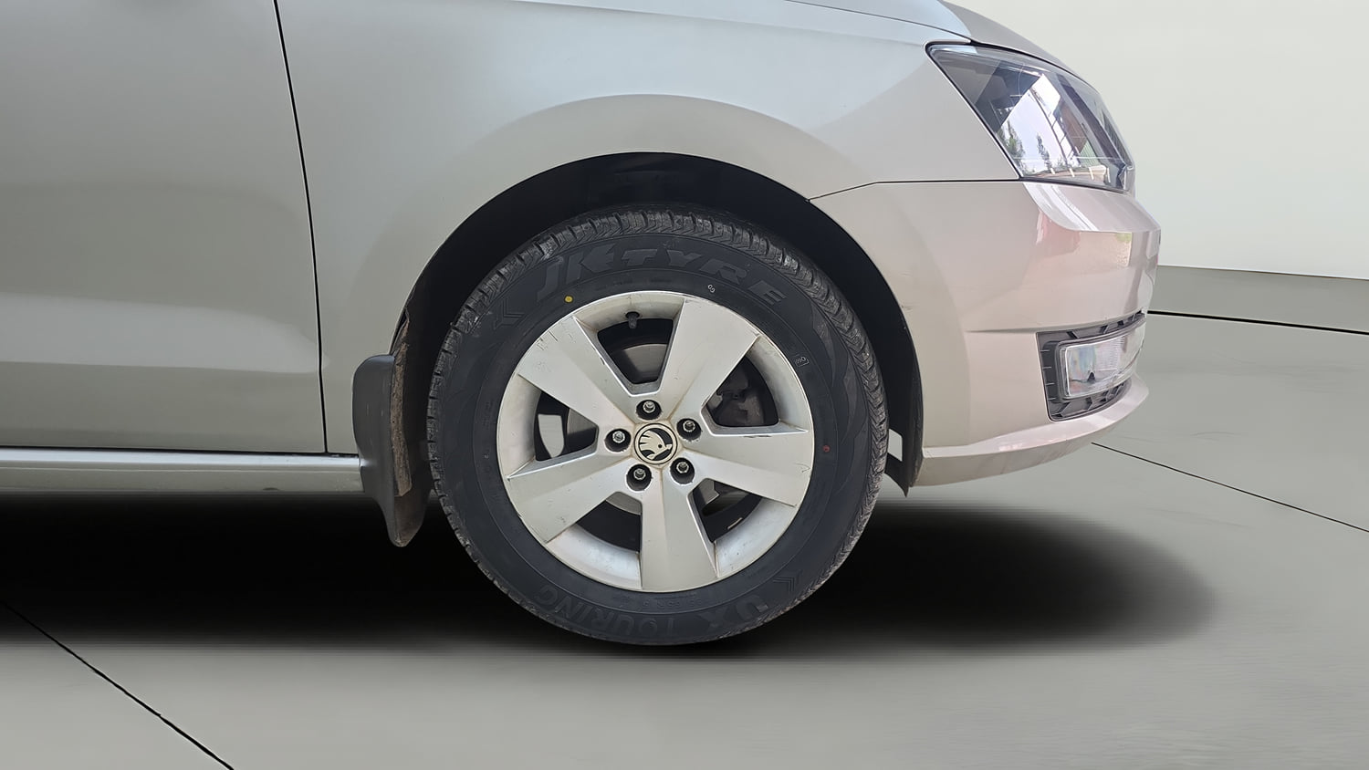 Used 2019 Skoda Rapid Ambition 1.5 TDI Diesel Manual tyres RIGHT FRONT TYRE RIM VIEW