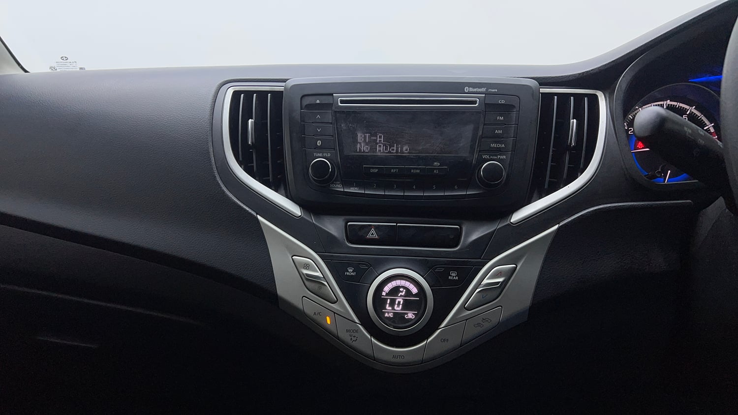 Used 2017 Maruti Suzuki Baleno Delta 1.2 Petrol Manual top_features Integrated (in-dash) music system