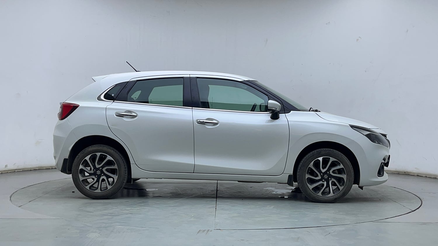 Used 2023 Maruti Suzuki Baleno Alpha AGS Petrol Automatic exterior RIGHT SIDE VIEW