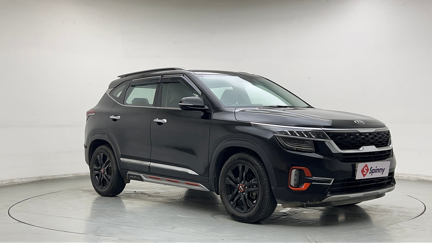 Used 2020 Kia Seltos Anniversary Edition 1.5 Petrol Manual exterior RIGHT FRONT CORNER VIEW