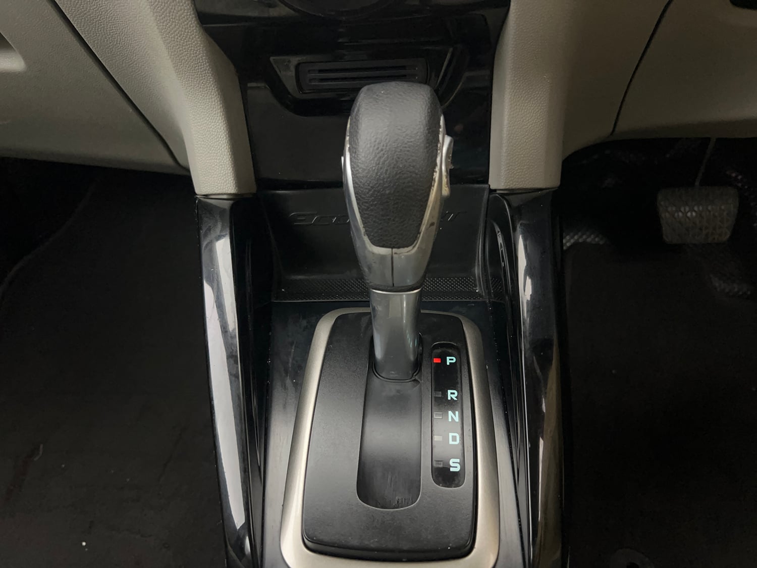 Used 2016 Ford EcoSport Titanium 1.5L Ti-VCT AT Petrol Automatic interior GEAR  KNOB VIEW