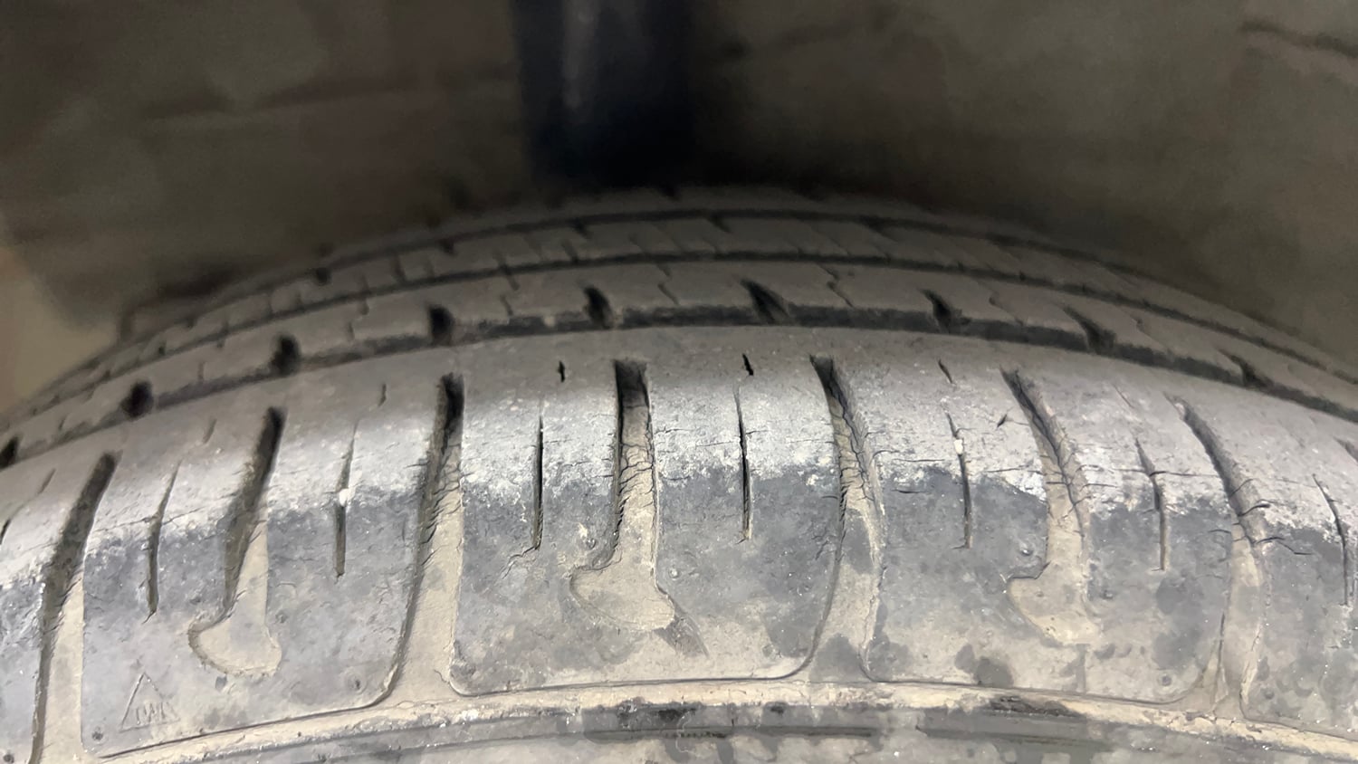 Used 2017 Hyundai Grand i10 Sportz (O) 1.2 Kappa VTVT Petrol Manual tyres RIGHT REAR TYRE TREAD VIEW