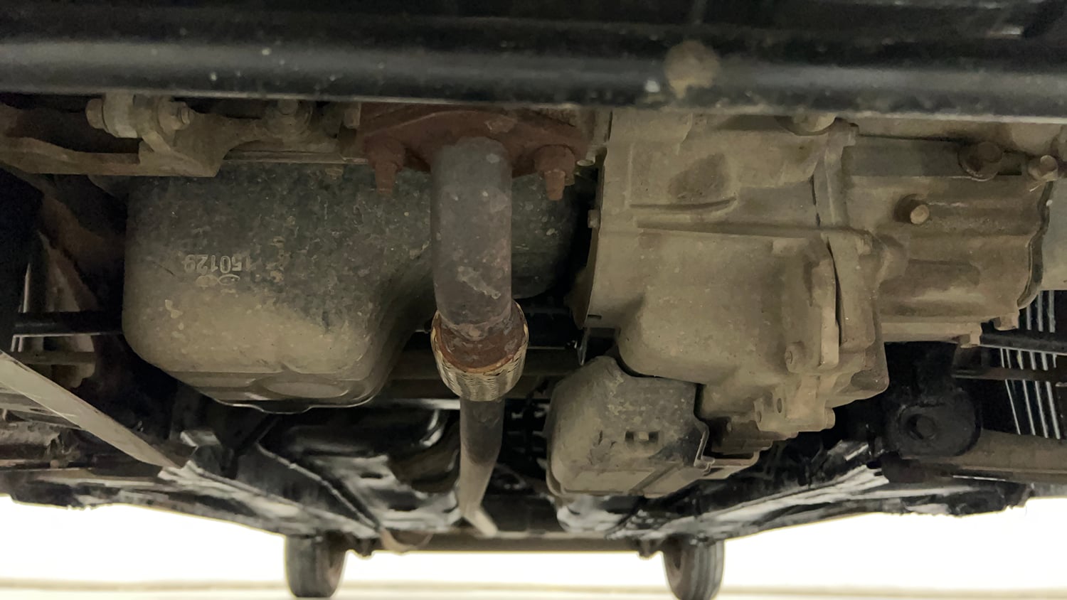 Used 2015 Hyundai Eon Era Petrol Manual extra FRONT LEFT UNDERBODY VIEW