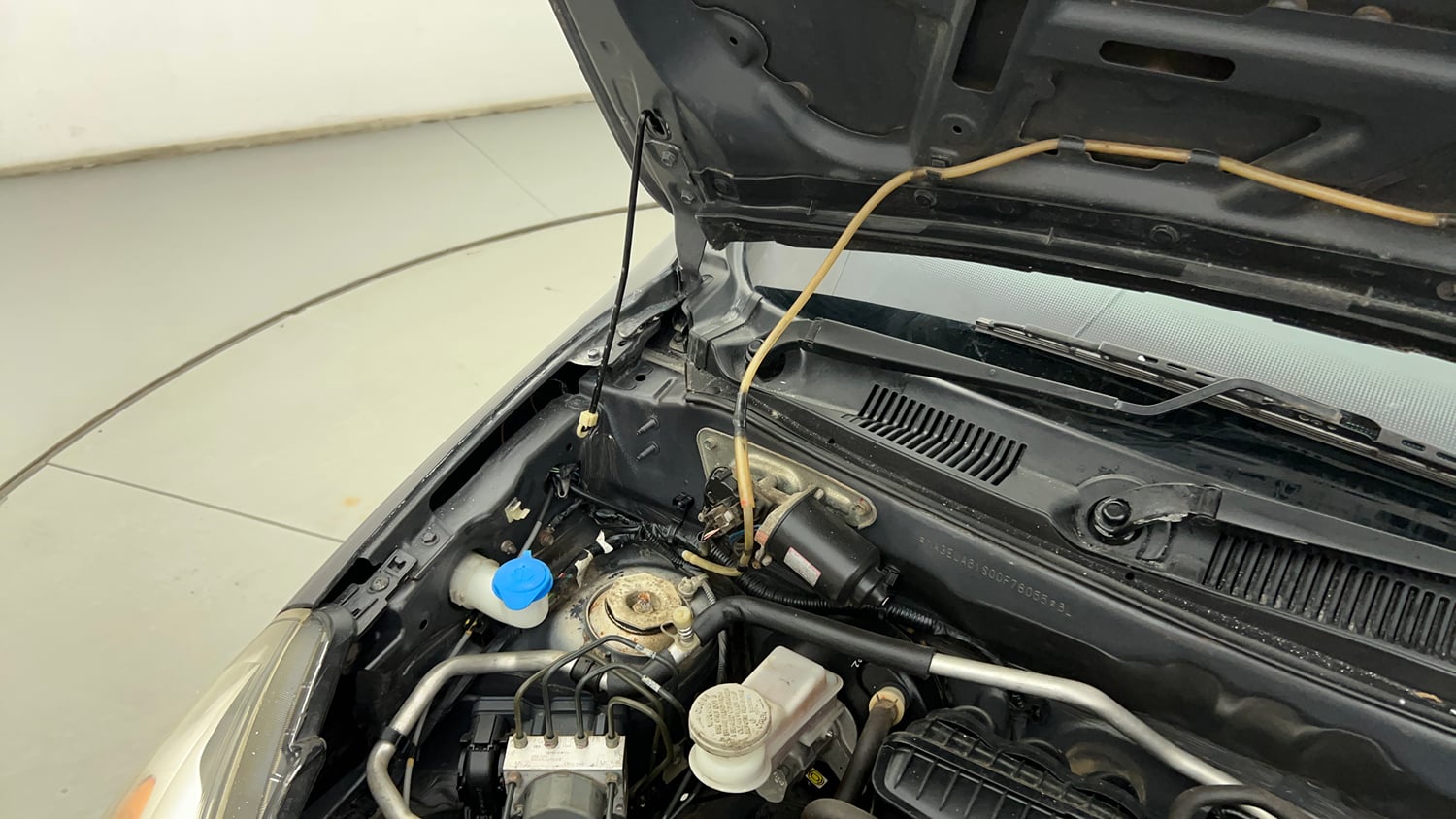 Used 2020 Maruti Suzuki Alto 800 VXi Petrol Manual engine ENGINE RIGHT SIDE HINGE & APRON VIEW