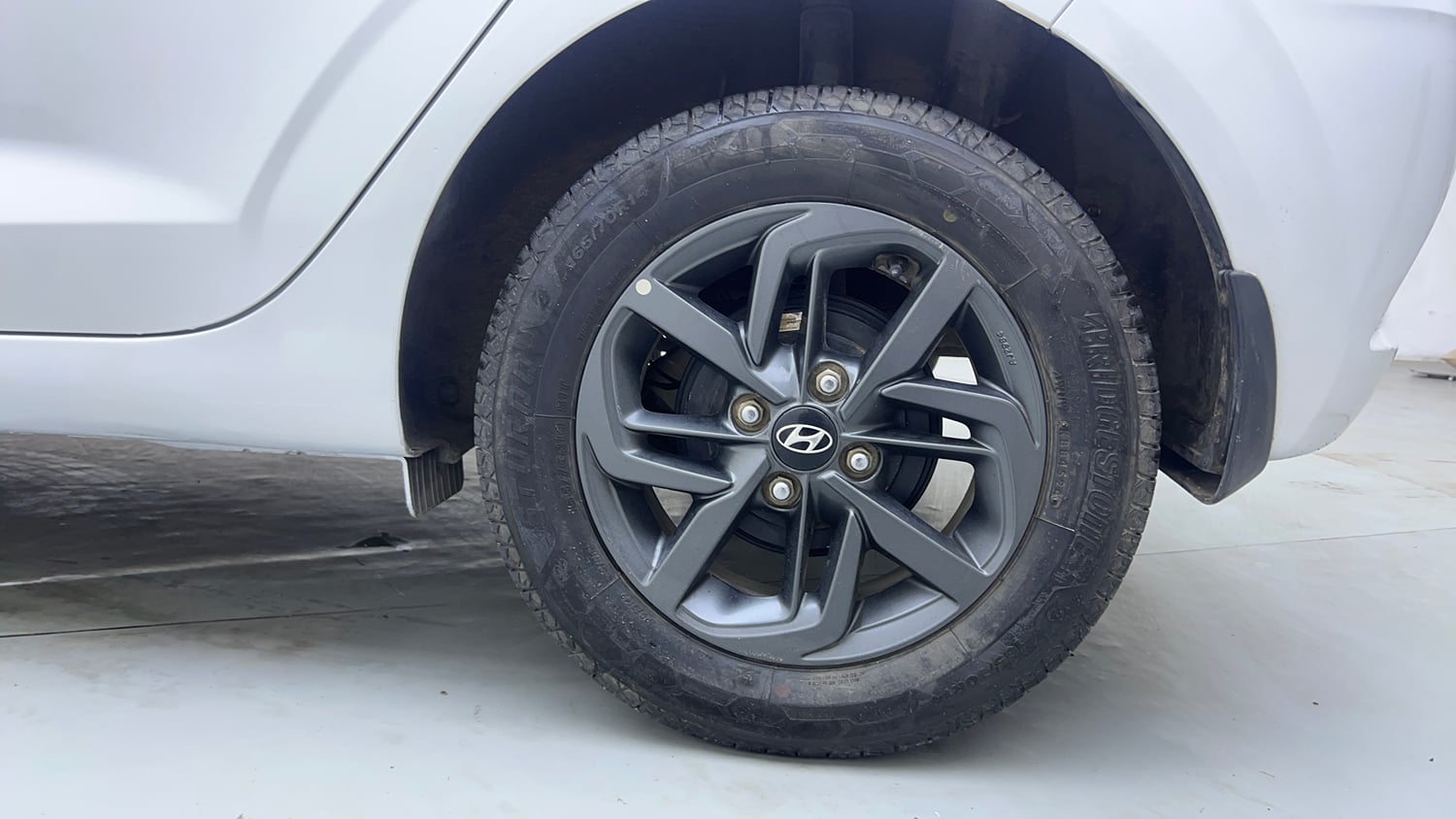 Used 2020 Hyundai Grand i10 Nios Sportz AMT 1.2 Kappa VTVT Petrol Automatic tyres LEFT REAR TYRE RIM VIEW