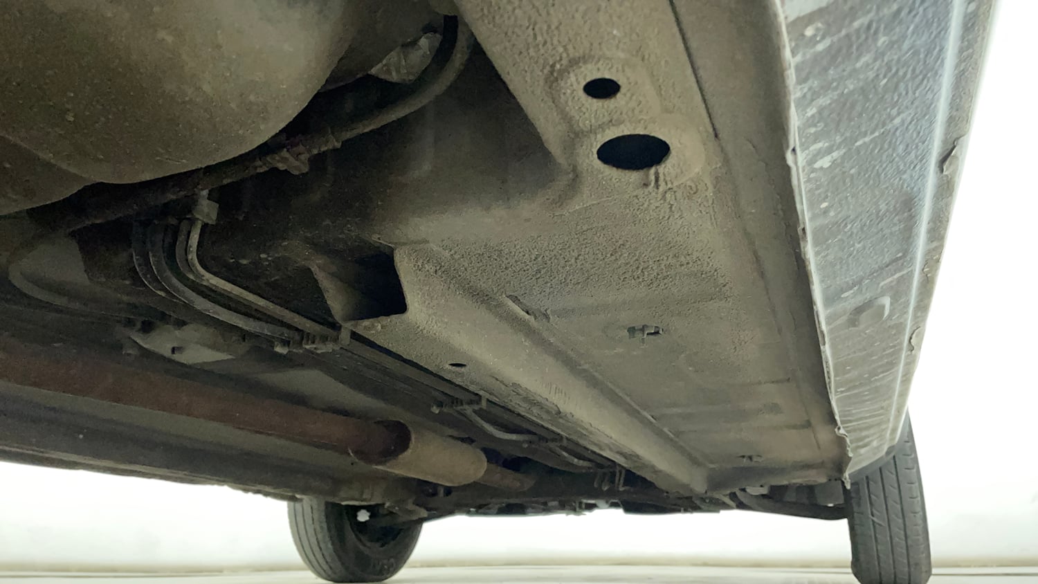 Used 2016 Renault Kwid RXT Petrol Manual extra REAR RIGHT UNDERBODY VIEW