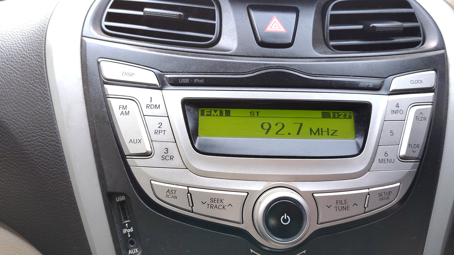 Used 2017 Hyundai Eon Magna + Petrol Manual top_features Integrated (in-dash) music system