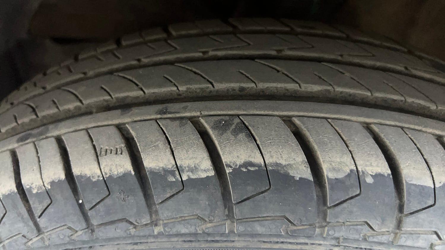Used 2023 Maruti Suzuki Swift VXi Petrol Manual tyres LEFT FRONT TYRE TREAD VIEW