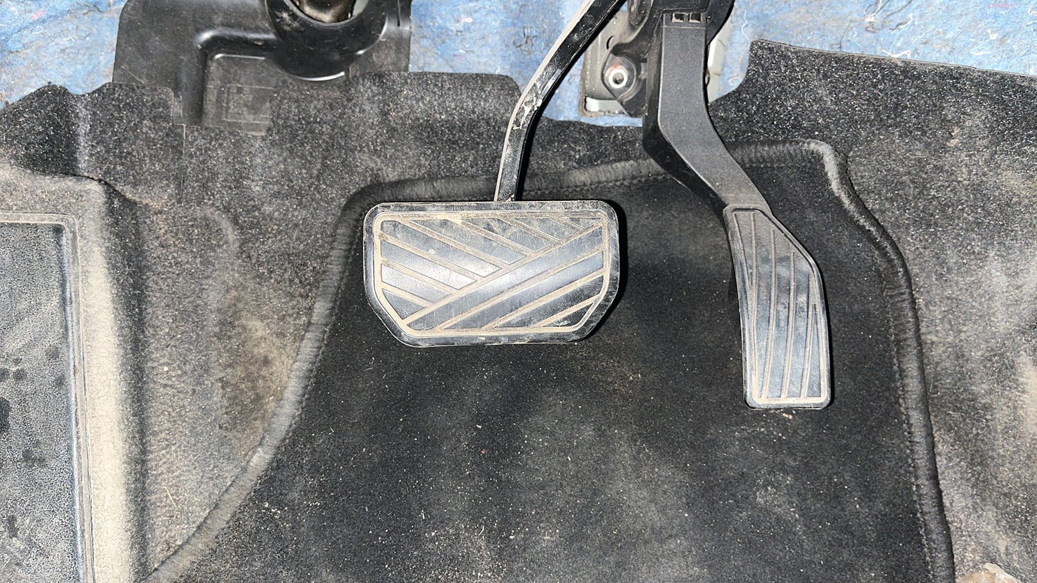 Used 2023 Maruti Suzuki Grand Vitara Alpha Smart Hybrid AT Petrol Automatic interior PEDALS VIEW