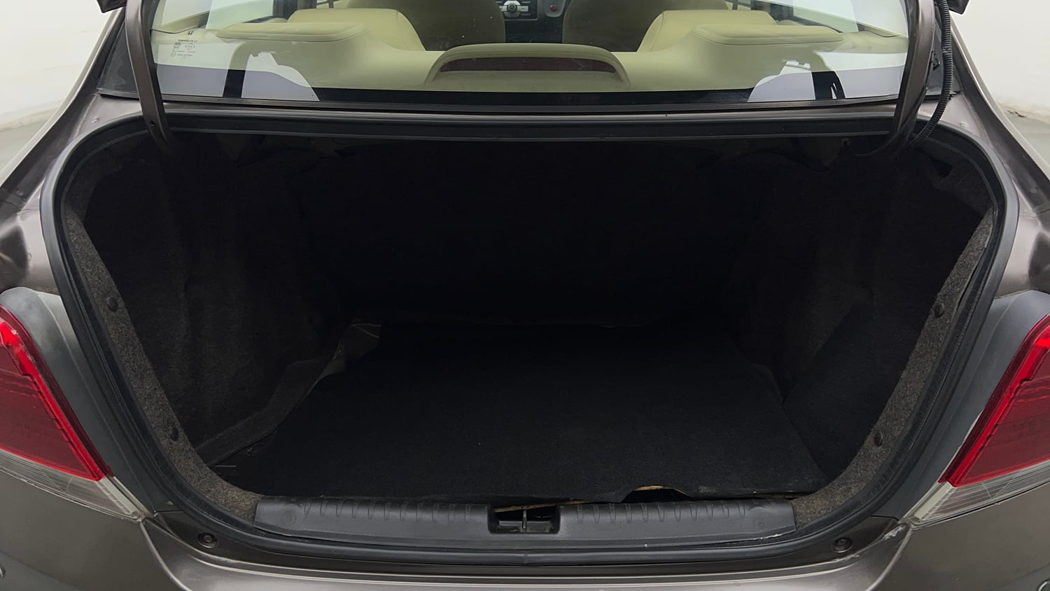 Used 2013 Honda Amaze 1.2 S i-VTEC Petrol Manual interior DICKY INSIDE VIEW