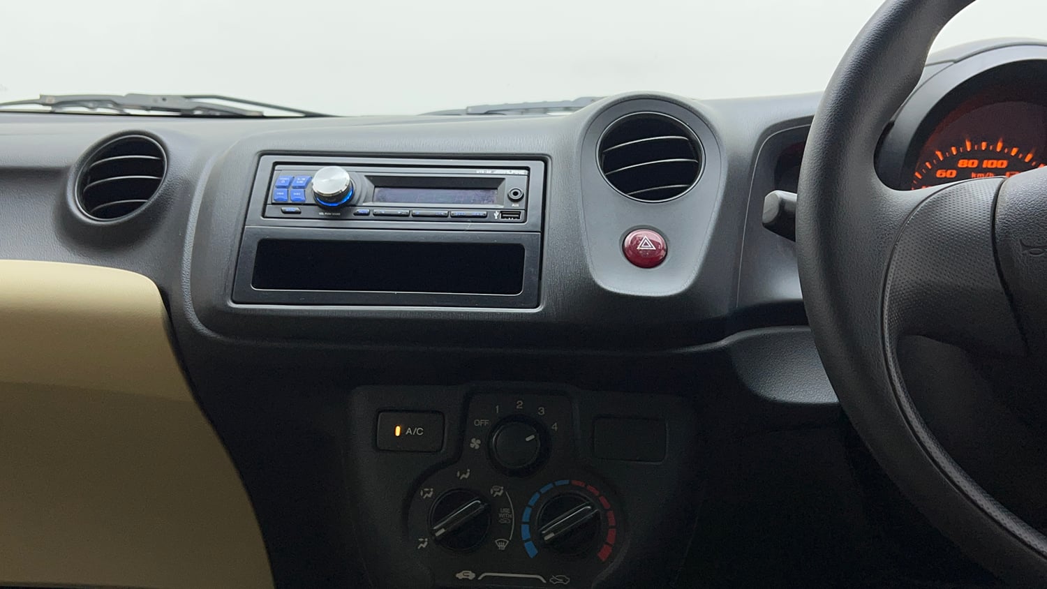 Used 2014 Honda Amaze 1.2 EX i-VTEC Petrol Manual interior MUSIC SYSTEM & AC CONTROL VIEW