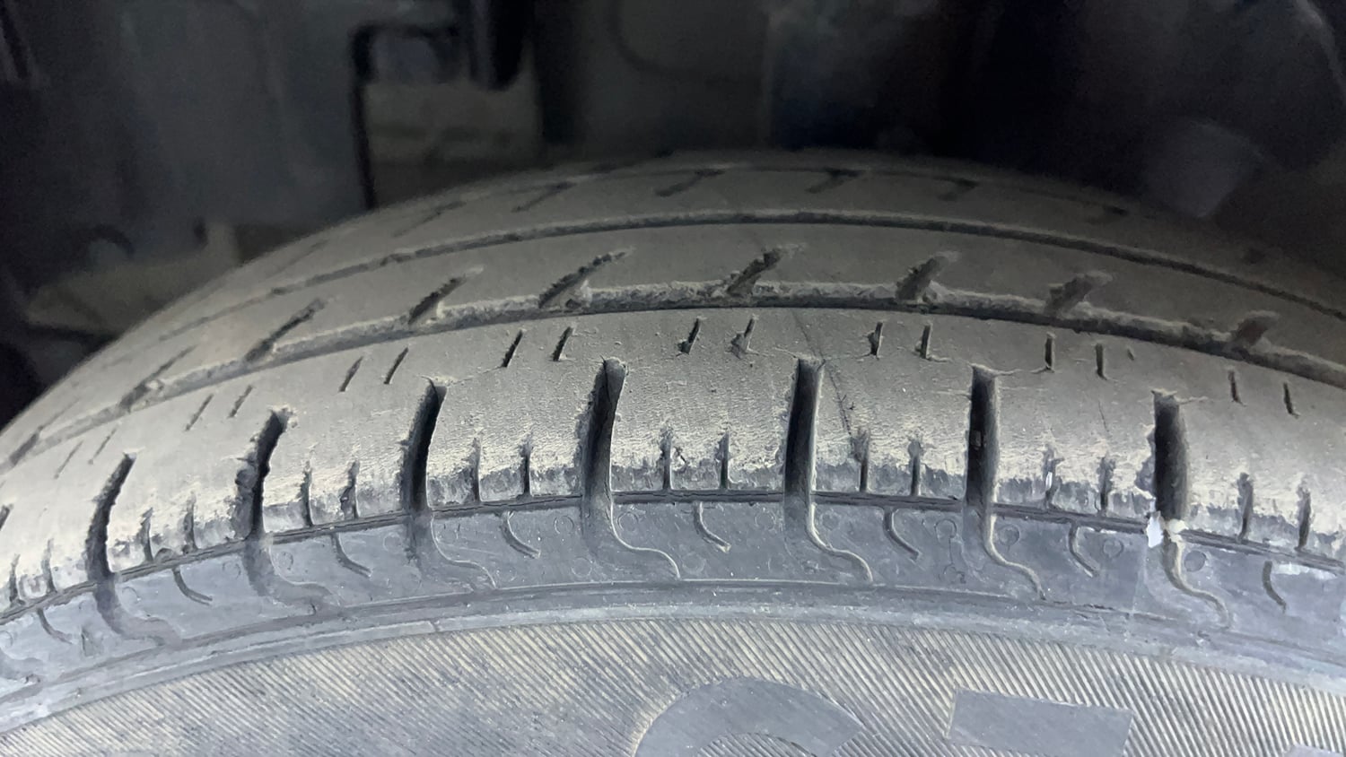Used 2019 Renault Kwid CLIMBER 1.0 Petrol Manual tyres LEFT FRONT TYRE TREAD VIEW