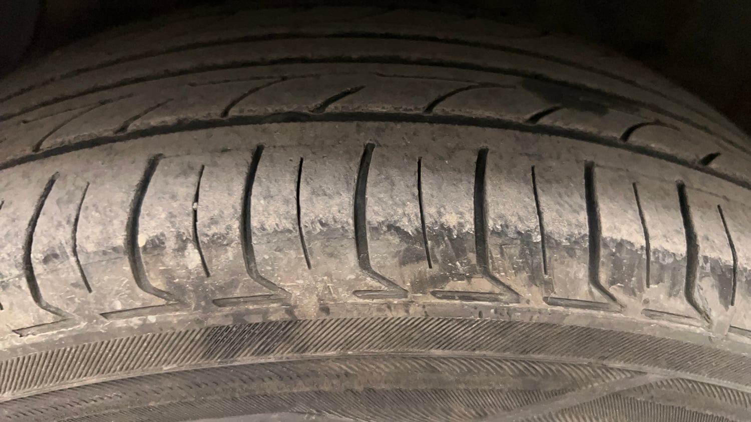 Used 2016 Hyundai Grand i10 Magna 1.2 Kappa VTVT CNG (outside fitted) Cng Manual tyres LEFT FRONT TYRE TREAD VIEW