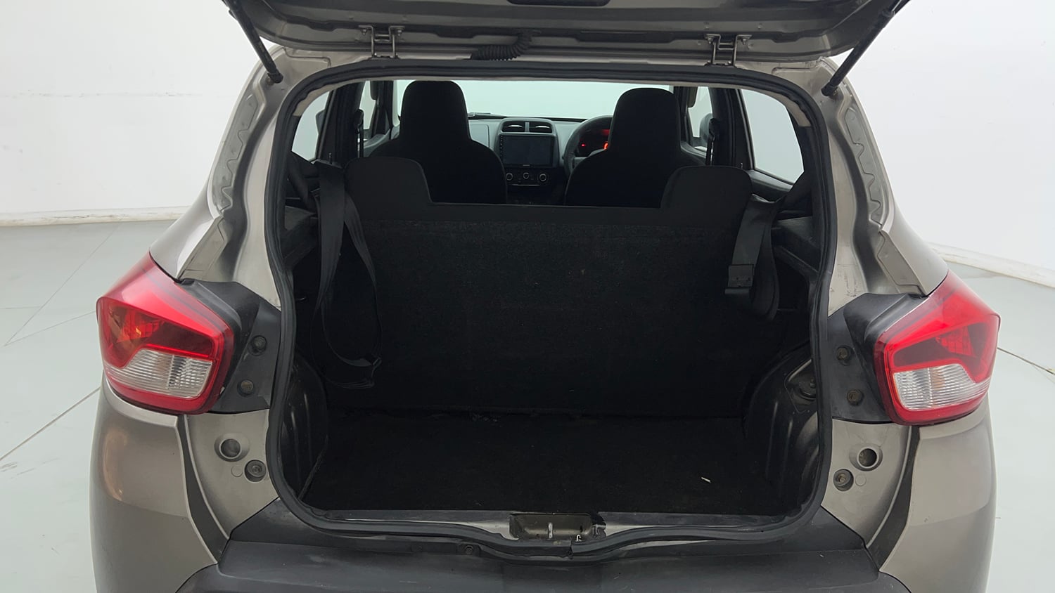 Used 2017 Renault Kwid 1.0 RXT Petrol Manual interior DICKY INSIDE VIEW