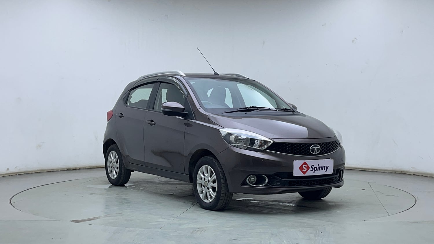 Used 2018 Tata Tiago Revotron XZA Petrol Automatic exterior RIGHT FRONT CORNER VIEW