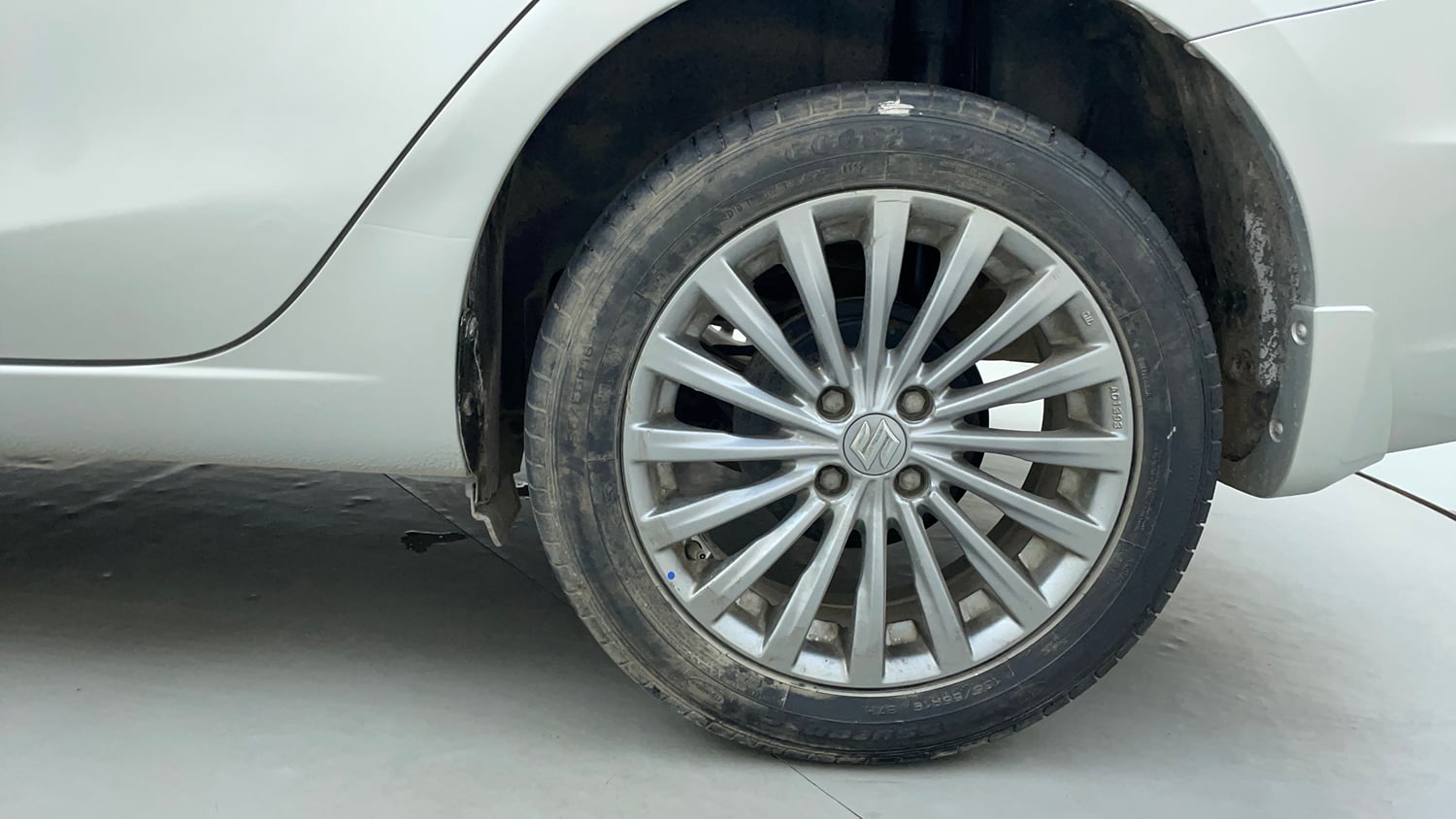 Used 2015 Maruti Suzuki Ciaz ZXI+ Petrol Manual tyres LEFT REAR TYRE RIM VIEW