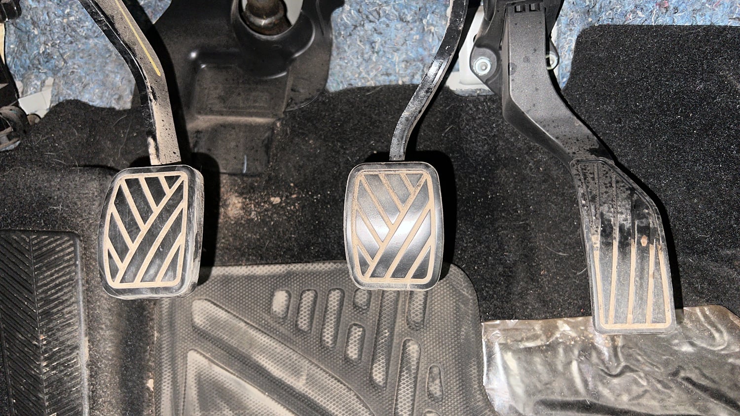 Used 2023 Maruti Suzuki Brezza VXi Petrol Manual interior PEDALS VIEW