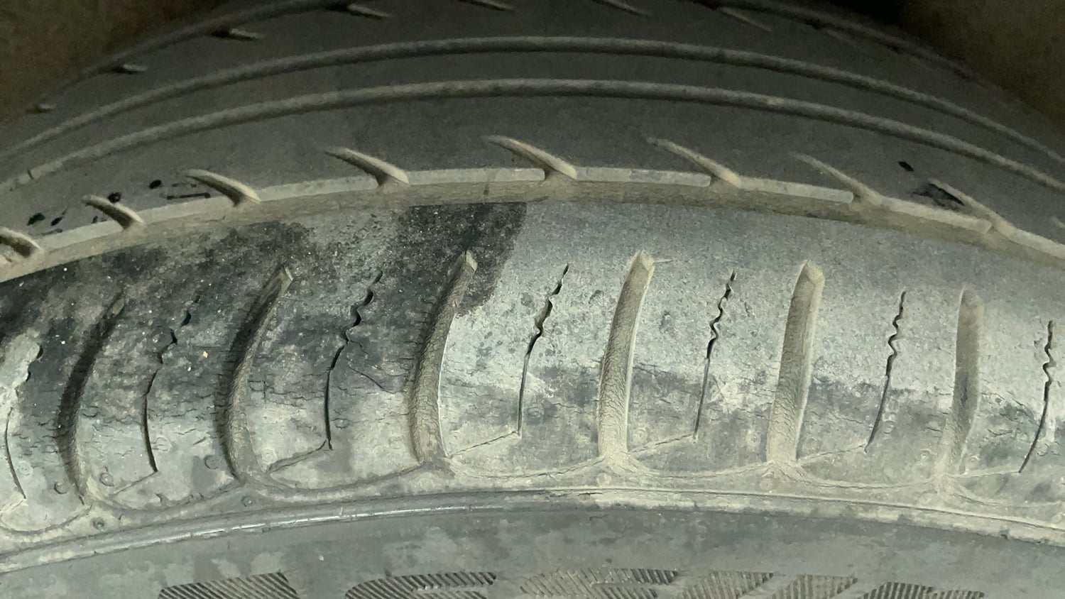Used 2016 Ford EcoSport Titanium 1.5L TDCi Diesel Manual tyres LEFT REAR TYRE TREAD VIEW