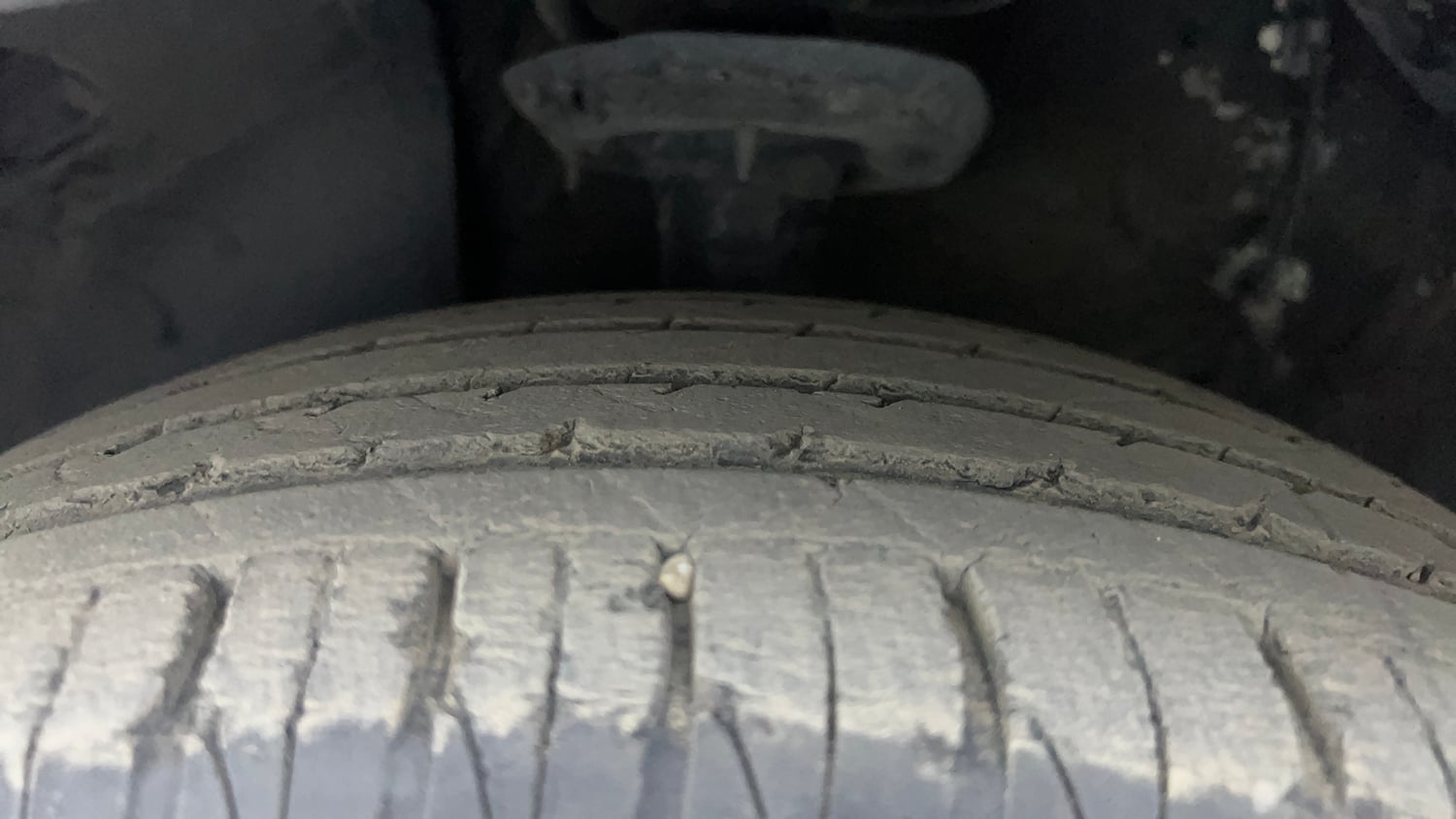 Used 2020 Kia Sonet GTX Plus 1.5 AT Diesel Automatic tyres LEFT FRONT TYRE TREAD VIEW