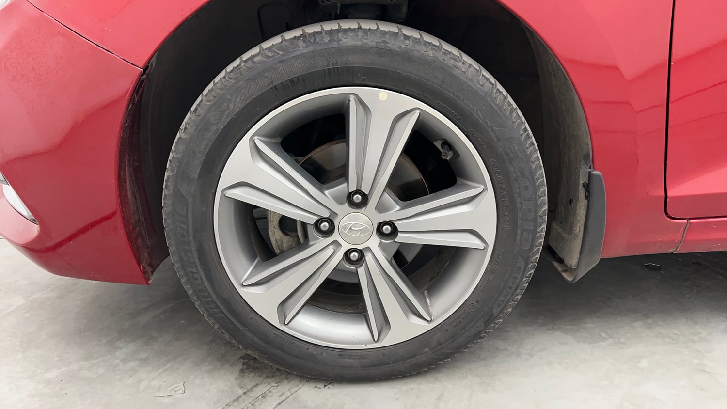 Used 2019 Hyundai Verna SX 1.6 VTVT Petrol Manual tyres LEFT FRONT TYRE RIM VIEW