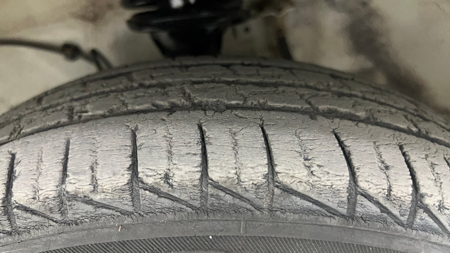 Used 2021 Maruti Suzuki Alto 800 LXi CNG Cng Manual tyres LEFT FRONT TYRE TREAD VIEW