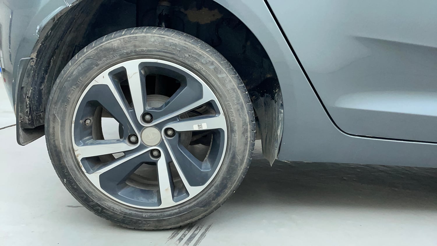 Used 2022 Tata Altroz XZ Petrol Petrol Manual tyres RIGHT REAR TYRE RIM VIEW