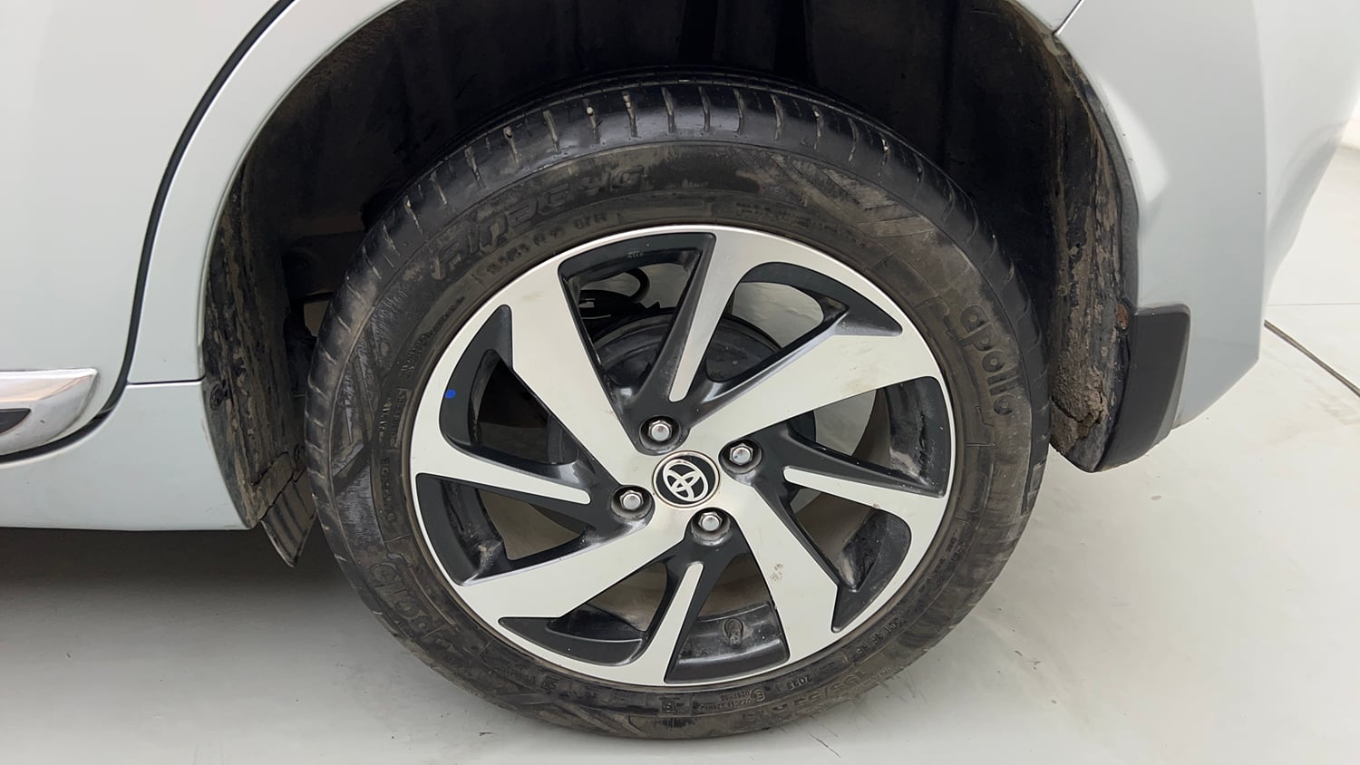 Used 2023 Toyota Glanza G AMT Petrol Automatic tyres LEFT REAR TYRE RIM VIEW