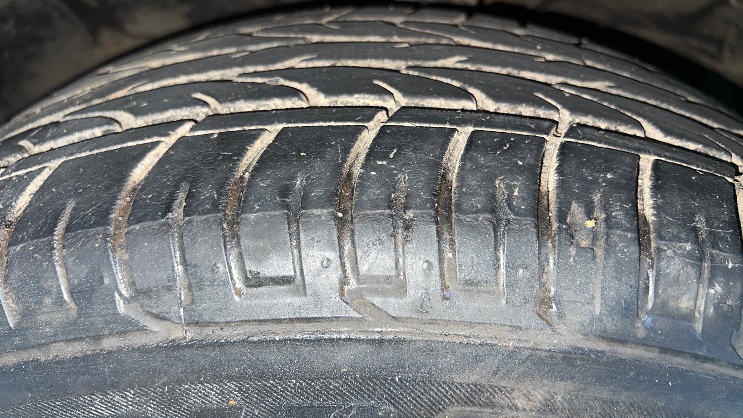 Used 2016 Hyundai Creta 1.6 SX Plus AT Petrol Petrol Automatic tyres LEFT FRONT TYRE TREAD VIEW