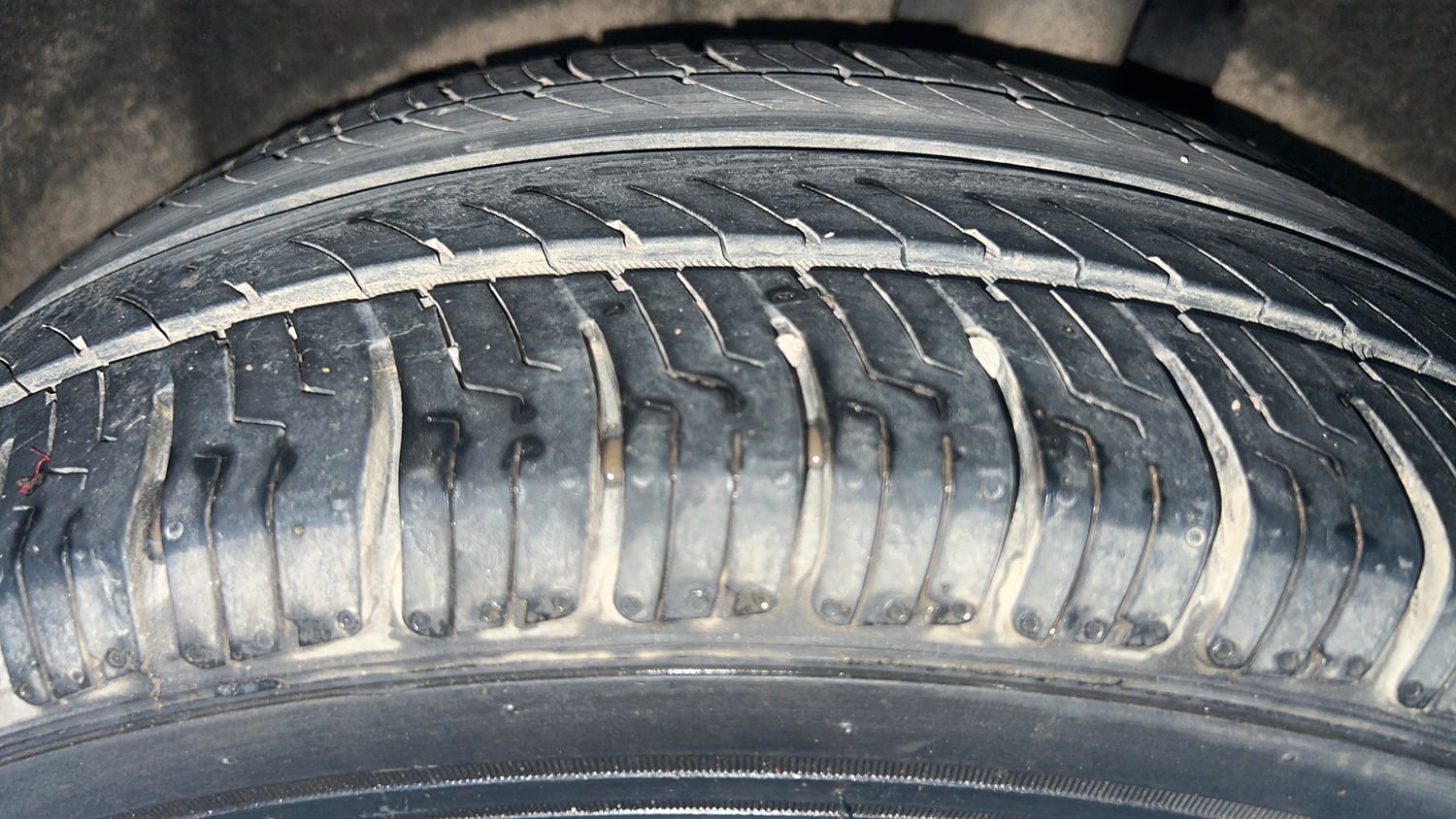 Used 2016 Maruti Suzuki Baleno Delta 1.2 Petrol Manual tyres LEFT REAR TYRE TREAD VIEW